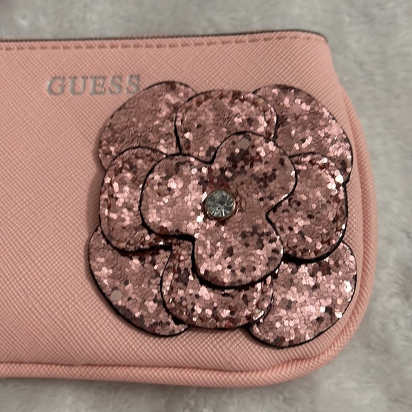 Guess - Picture 4 of 4